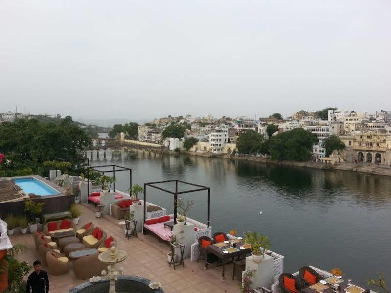 Lake Pichola Hotel Udaipur Kültér fotó